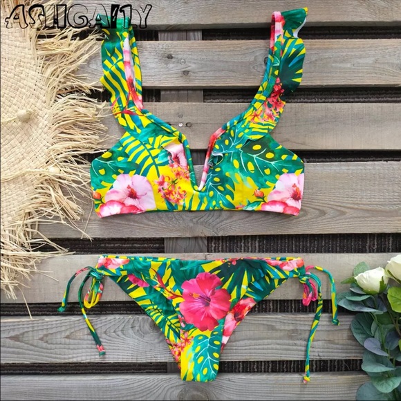 Bundle of 6 NEW women’s bikinis, size small - Picture 8 of 15